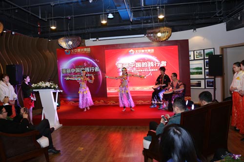 美丽的舞者用草裙舞、海南黎苗风情舞表演,向严冬中的北京人民展示独属热带海岛的魅力。