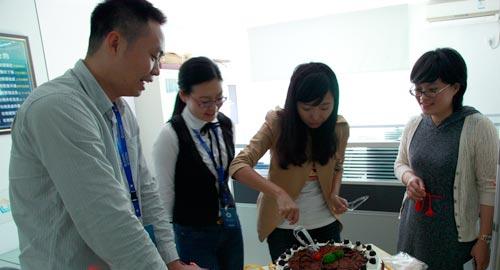 海南区域公司举行2014年首个员工集体生日会