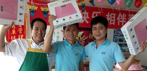 快乐保龄球乐翻3月份海南区域员工生日会