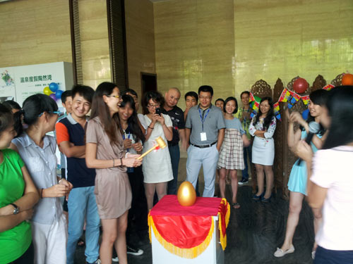 海南区域四月生日会 欢乐砸金蛋